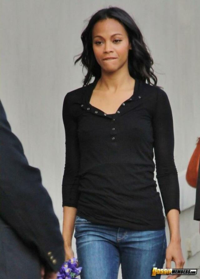 Lovely Zoe Saldana In Casual Outfits free nude pictures