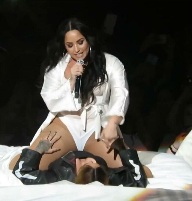 Demi Lovato And Kehlani Lesbian Kiss On The Stage - Scandal Planet free nude pictures