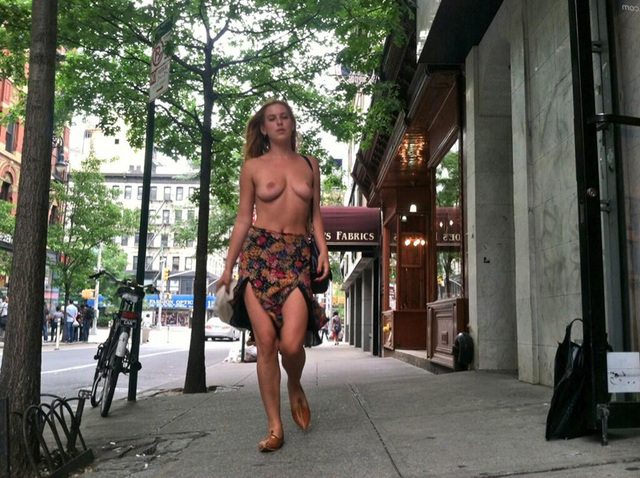 Scout Willis Topless on the Streets of New York City free nude pictures