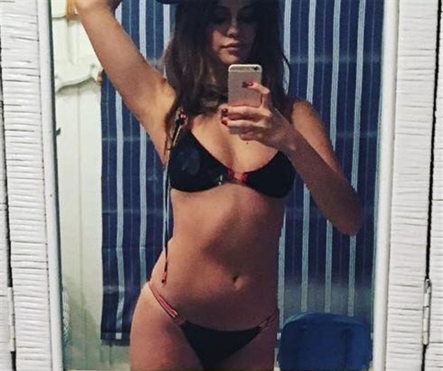 Selena Gomez Posts Bikini Selfie free nude pictures