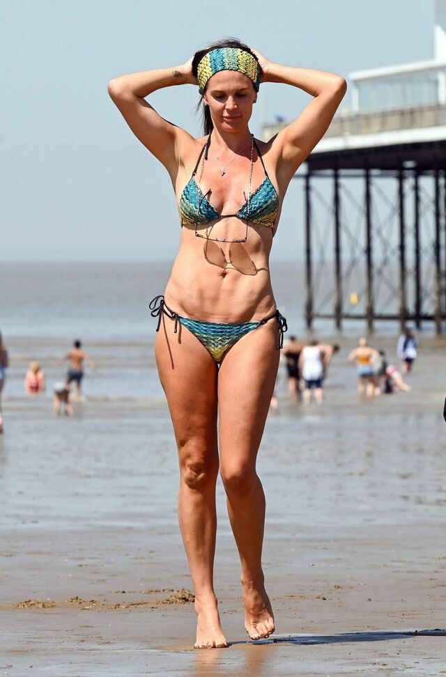Danielle Lloyd Bikini Photo at Weston Supermare Beach, UK free nude pictures