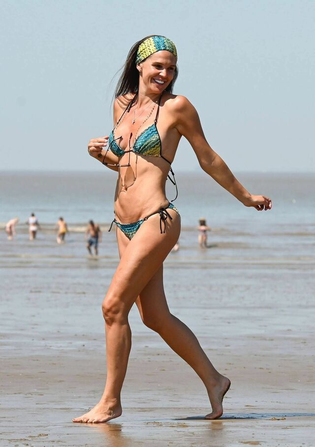 Danielle Lloyd Bikini Photo at Weston Supermare Beach, UK free nude pictures