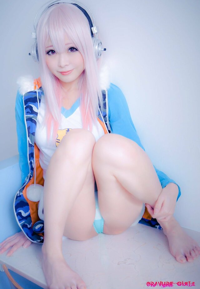 Cosplayer Yuka Hoshikage (Super Sonico) free nude pictures