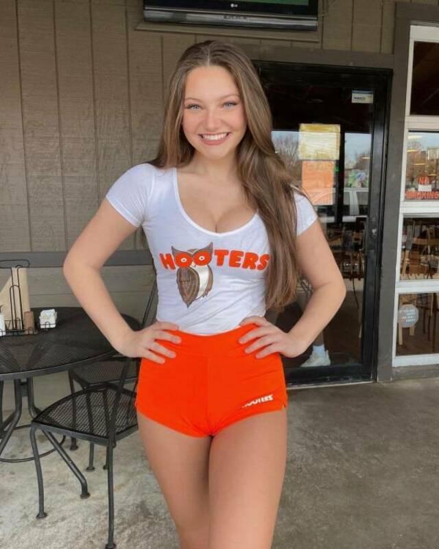 Some “Hooters” Hotness For Ya! free nude pictures