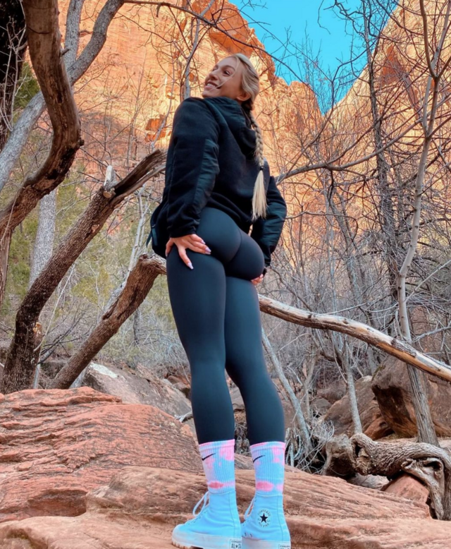 Got her ass out in yoga pants enjoying some fresh air free nude pictures