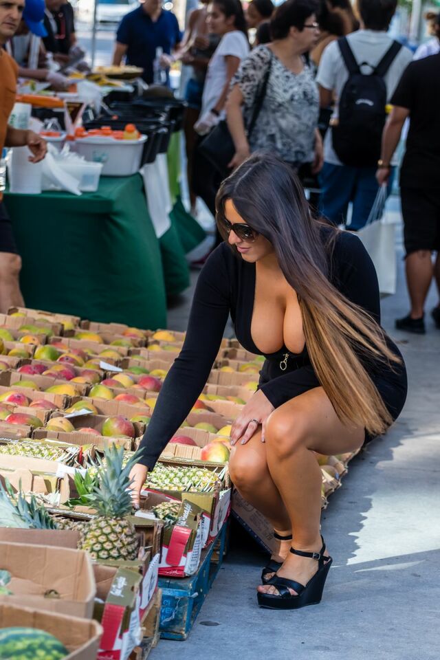 Claudia Romani Posing with Statues and Fruit! free nude pictures