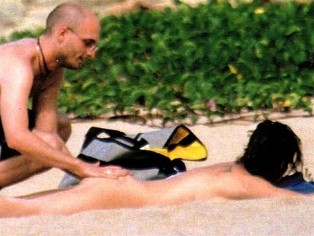 Alyssa Milano Nude Pussy and Tits on the Beach - Scandal Planet free nude pictures