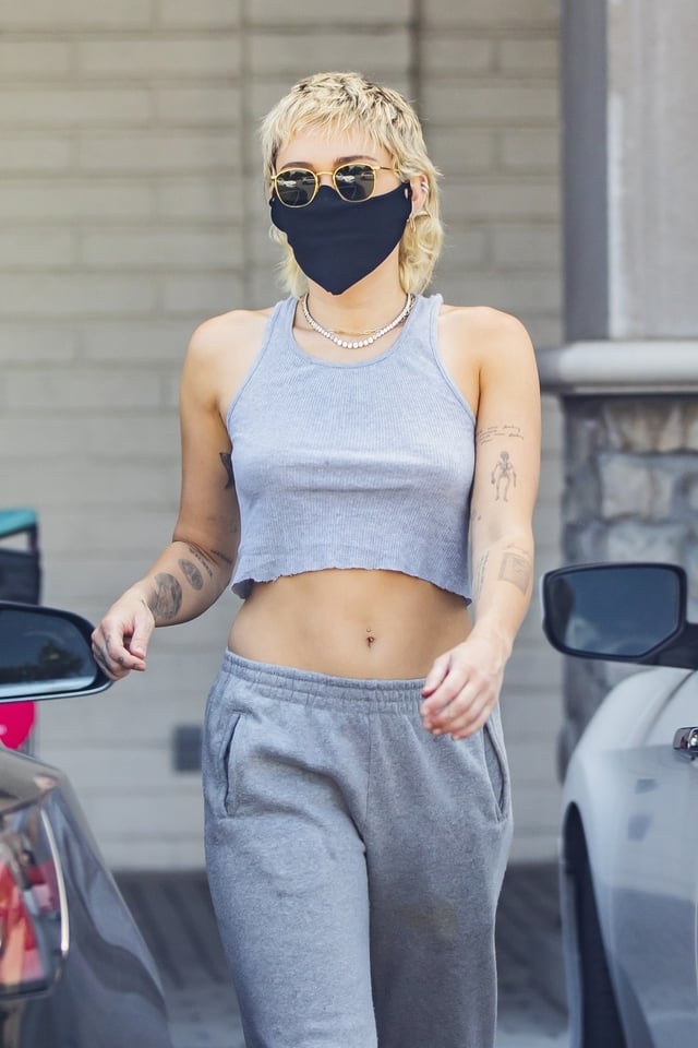 Miley Cyrus Braless  free nude pictures