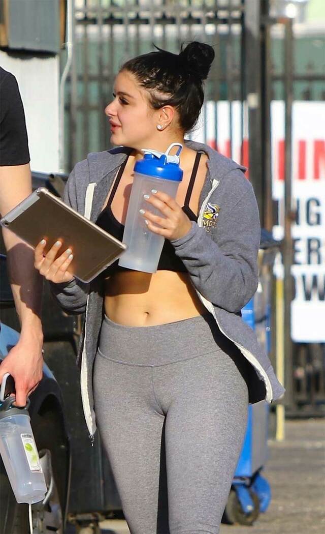 Ariel Winter Cameltoe in Workout Gear free nude pictures