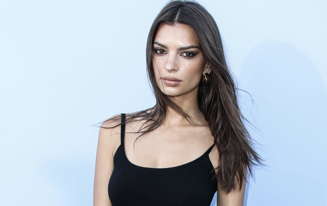 Emily Ratajkowski Thrilled Beyond Words to Attend Some Fashion Event free nude pictures