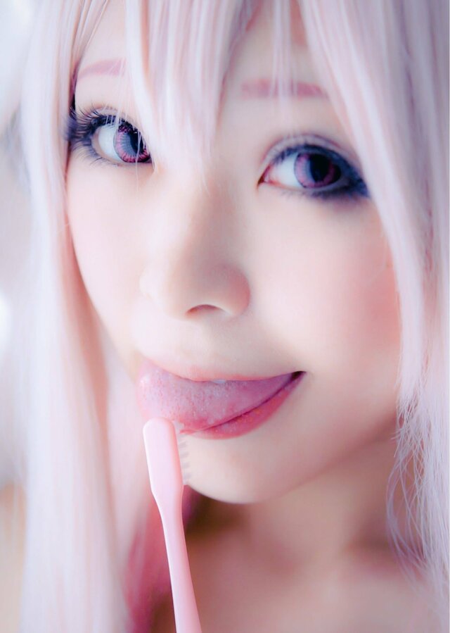 Cosplayer Yuka Hoshikage (Super Sonico) free nude pictures