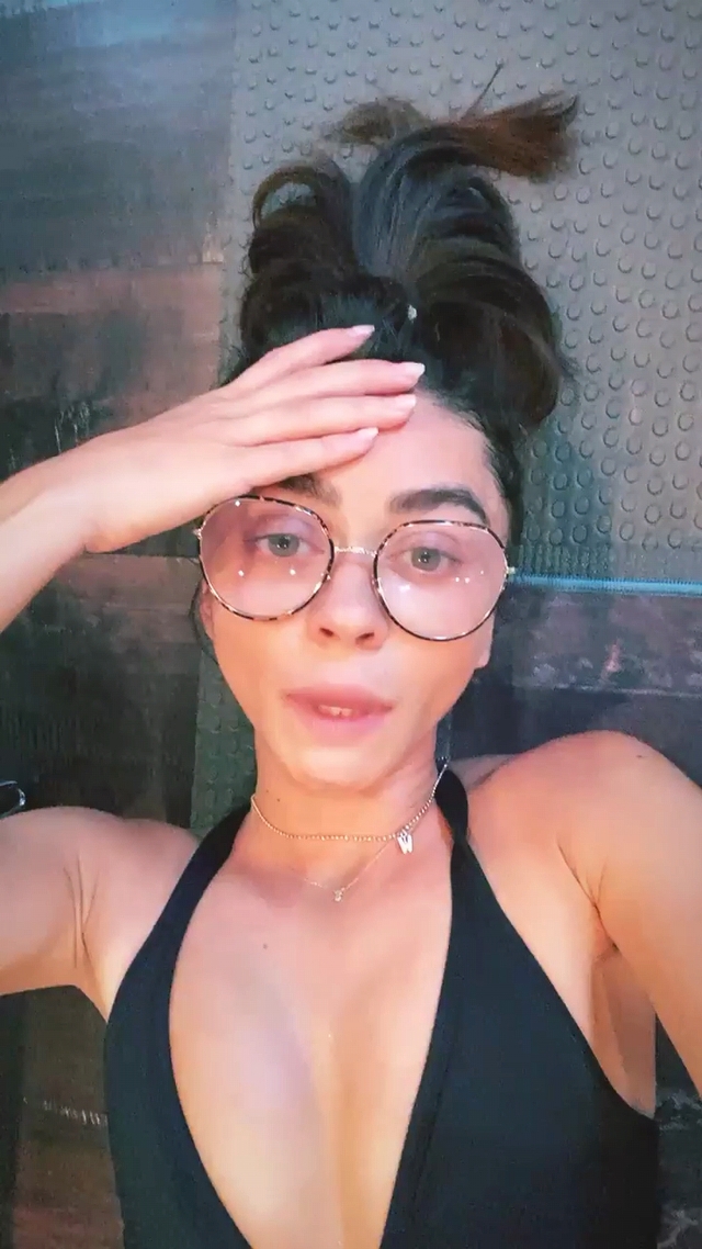 Sarah Hyland Tits  free nude pictures