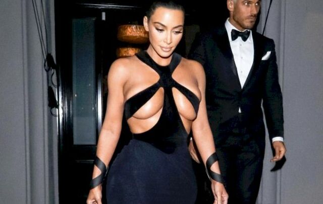 Kim Kardashian in an Incredible Dress!! free nude pictures