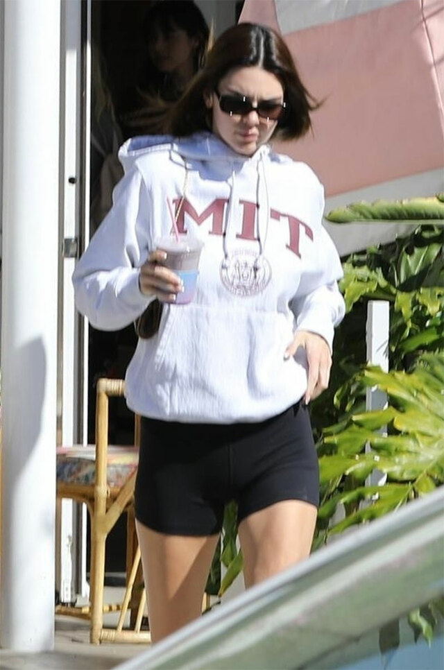 Kendall Jenner Cameltoe in Tight Biker Shorts free nude pictures