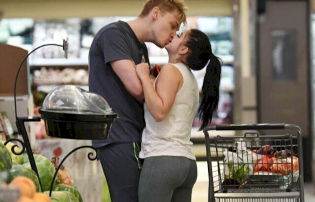 Ariel Winter has an Itchy Pussy at the Grocery Store! free nude pictures