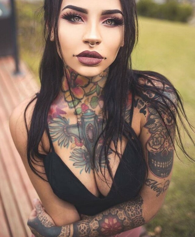 Hot Girl Rocking Awesome Tattoos free nude pictures