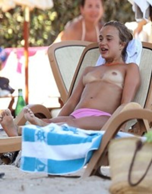 Lady Amelia Windsor Topless Nude Beach Photos free nude pictures