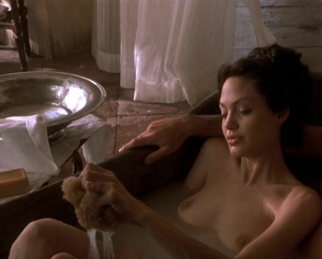Angelina Jolie in Original Sin free nude pictures