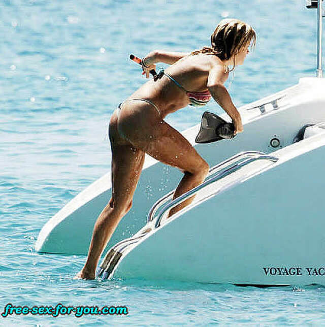 Rachel Hunter Hot Ass In Thong Bikini free nude pictures