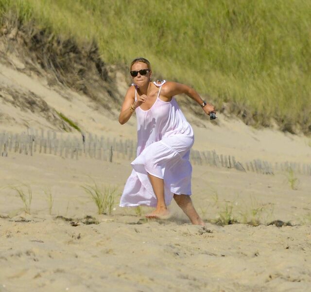 Scarlett Johansson at the Beach in The Hamptons free nude pictures