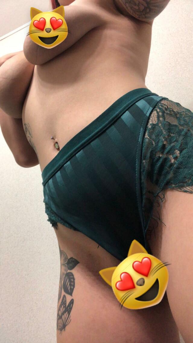 Subscribe to my OF and message me “reddit” for the uncensored pic, and to see my super cute face and red hair 😉 link in comments/bio ✨ free nude pictures