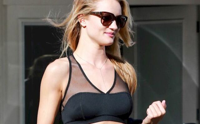 Rosie Huntington-Whiteley Camel Toe in Leggings free nude pictures