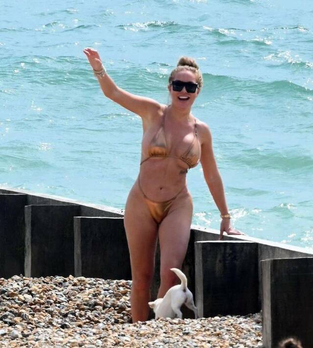 Aisleyne Horgan-Wallace And Her Beach Weekend free nude pictures