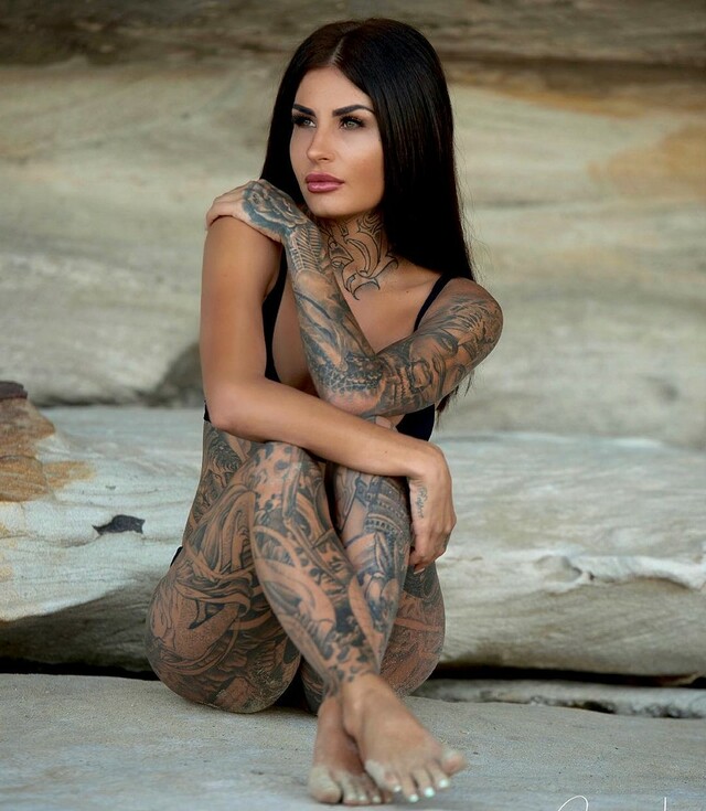 Hot And Sexy Tattooed Girl free nude pictures