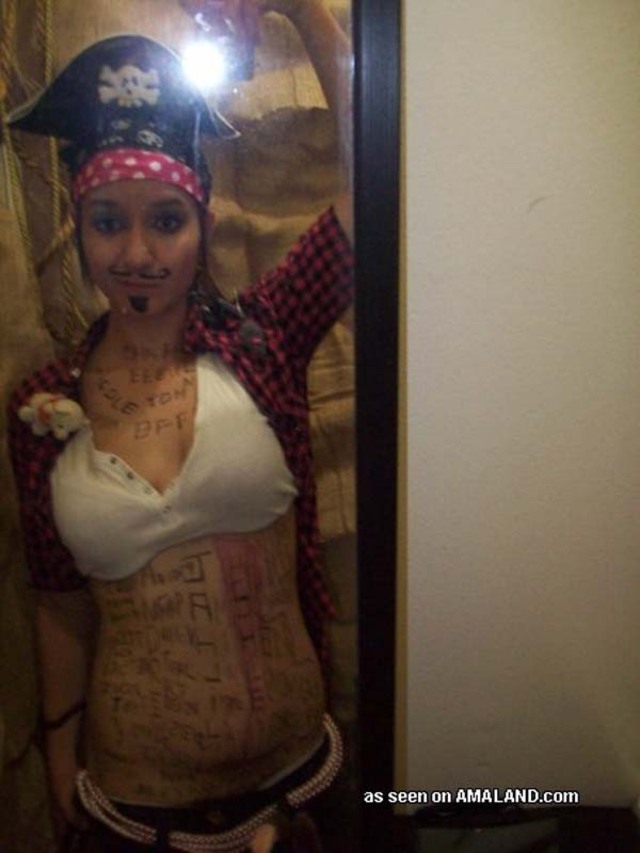 Gf In Pirate&#039,S Costume free nude pictures
