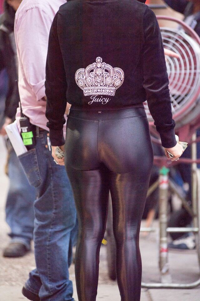 Jennifer Lopez in Sexy Leggings! free nude pictures