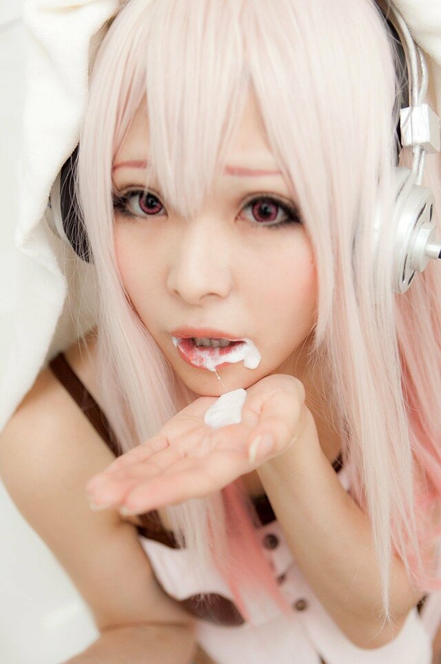 Cosplayer Yuka Hoshikage (Super Sonico) free nude pictures