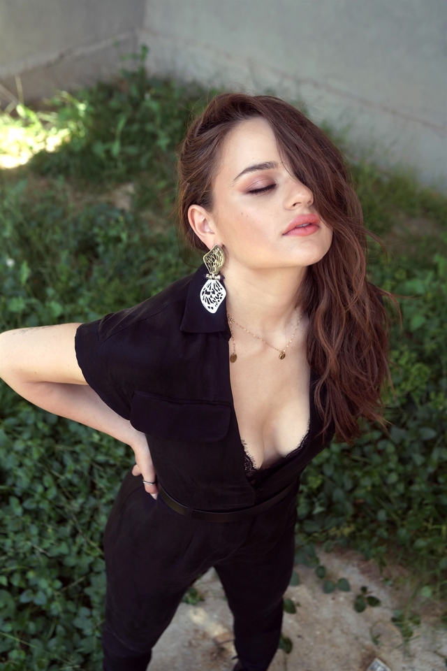 Joey King Showing Some Cleavage! free nude pictures