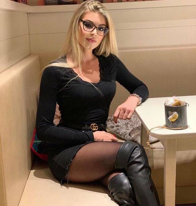 Those Glasses Are Flashy! free nude pictures