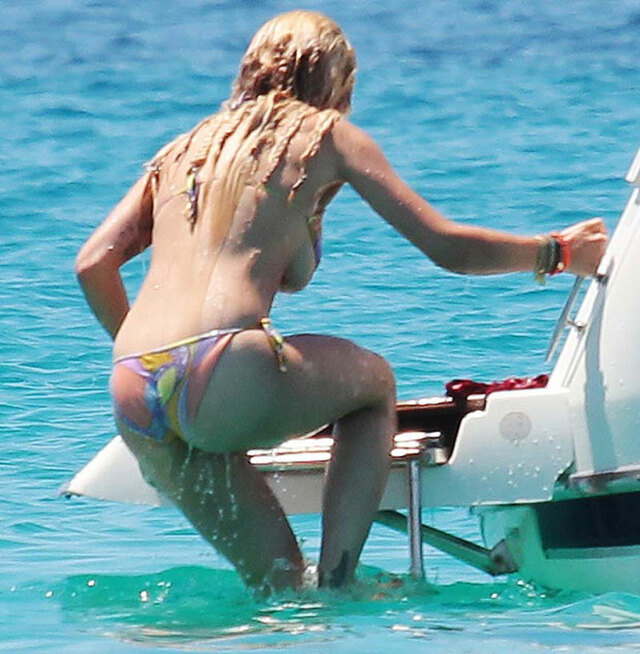 Rita Ora Almost Loses Her Bikini Top free nude pictures
